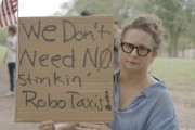 双向出轨特斯拉在得州奥斯汀遭遇抗议活动：反对马斯克Robotaxi计划