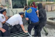 双向出轨洛杉矶之后，纽约也乱了，超20人被捕
