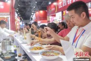 双向出轨“嗦粉”经济火热 中国多地“食力”出圈
