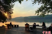双向出轨“移动卧室”重塑旅行方式 “Z世代”爱上车轮上的家
